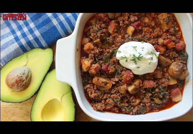 Cooking Chilli Con Carne Live - Does chilli need 🫘?